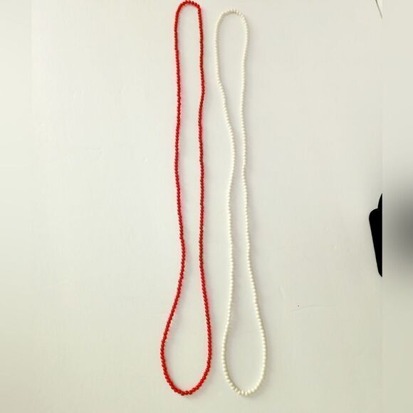 TWO Vintage lucite beaded necklaces - Picture 3 of 4